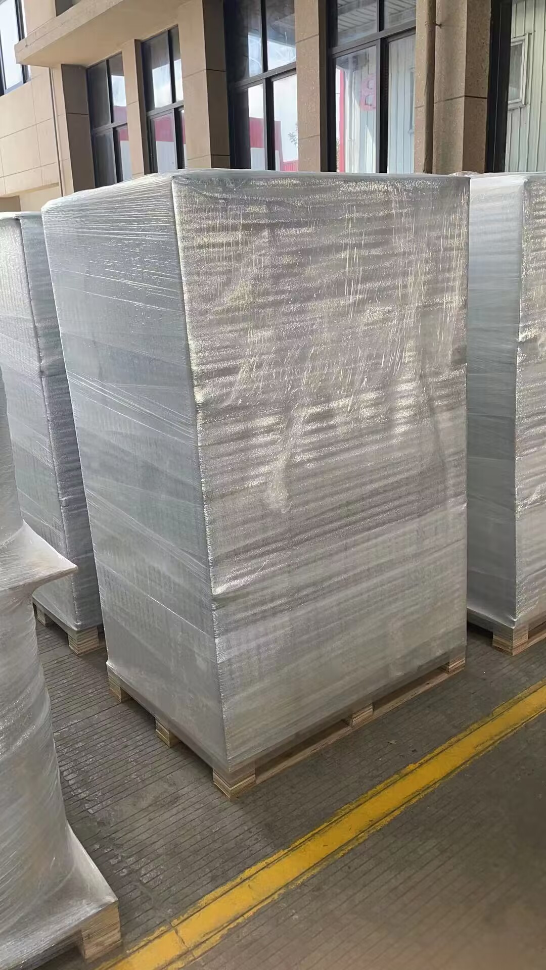 Transparent Blue Polyvinyl Chloride PVC Film 30 Micron PVC Heat Shrink Wrap Roll.